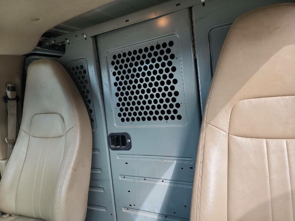 2010 Chevrolet Express Image 9