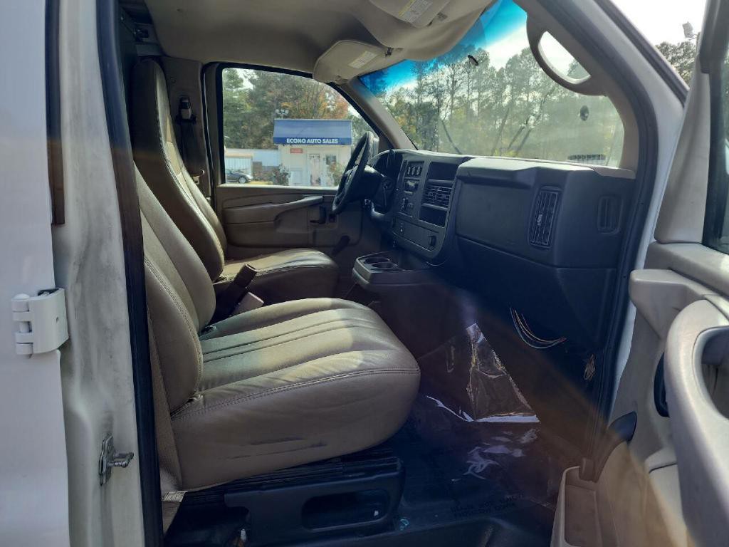 2010 Chevrolet Express Image 10