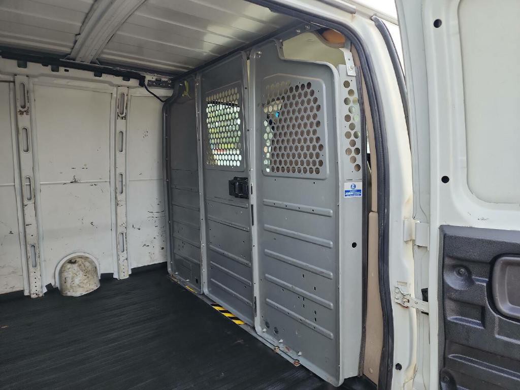 2010 Chevrolet Express Image 19
