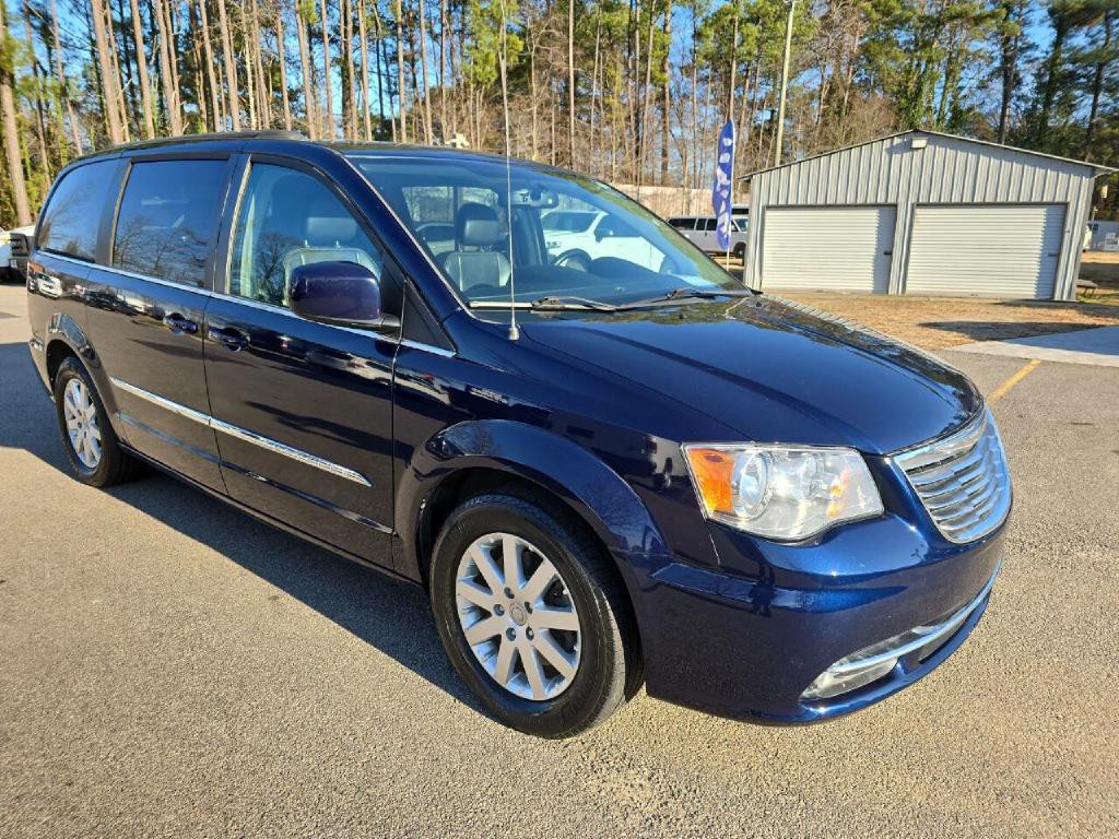 2015 Chrysler Town & Country Image 7