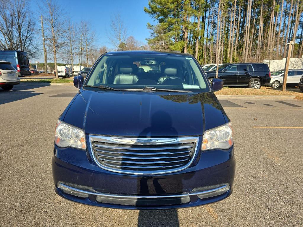 2015 Chrysler Town & Country Image 8