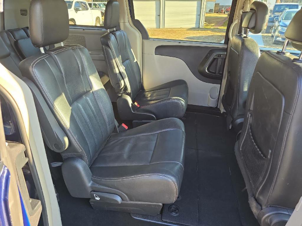 2015 Chrysler Town & Country Image 18