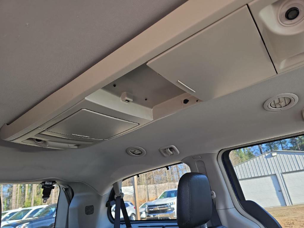 2015 Chrysler Town & Country Image 22
