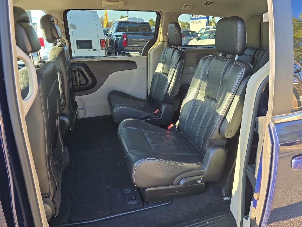 2015 Chrysler Town & Country Image 23