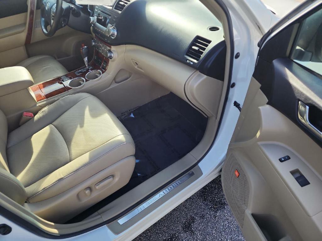 2011 Toyota Highlander Image 10