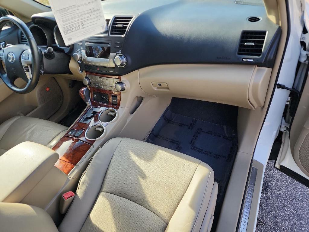 2011 Toyota Highlander Image 11