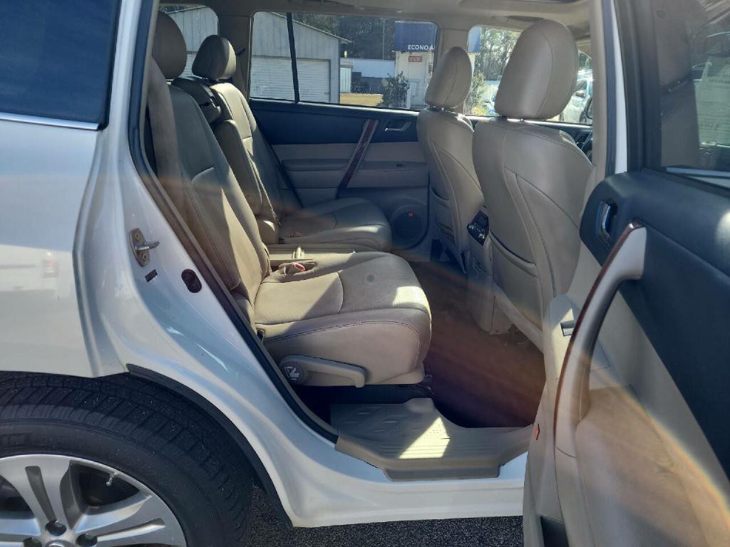 2011 Toyota Highlander Image 14