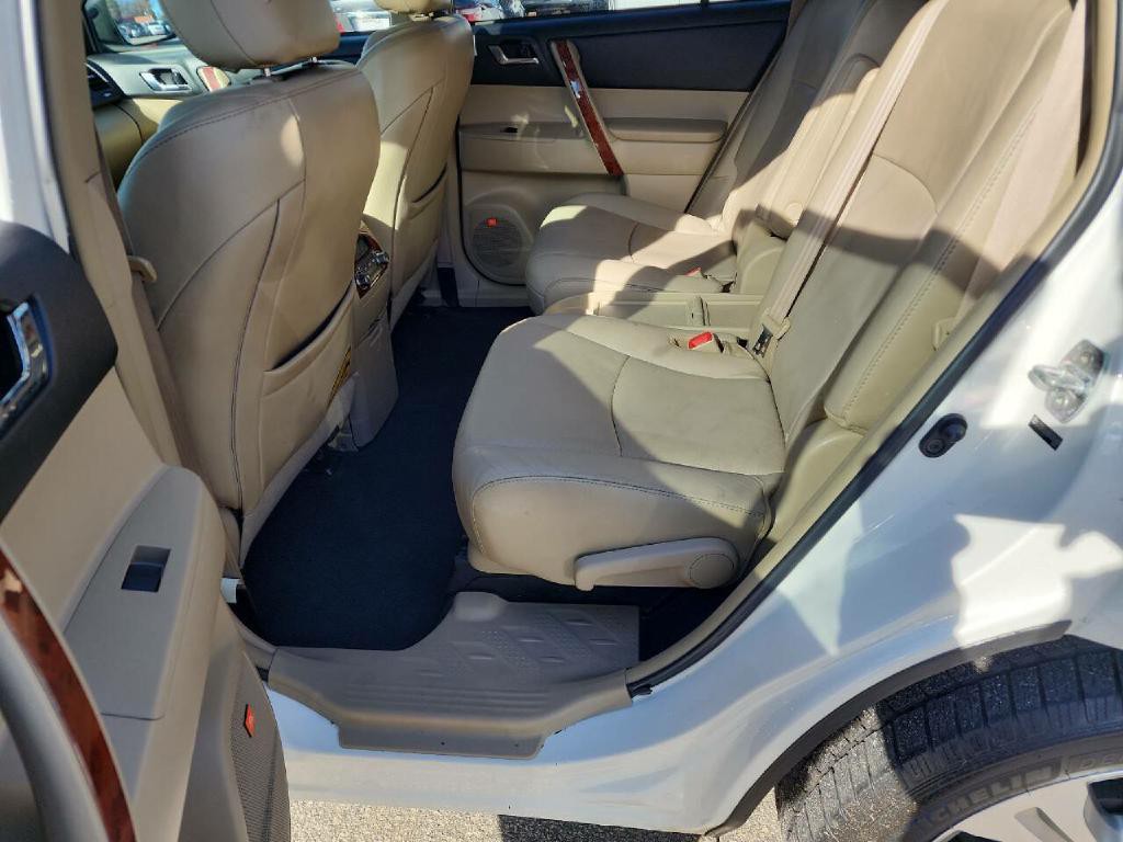 2011 Toyota Highlander Image 16