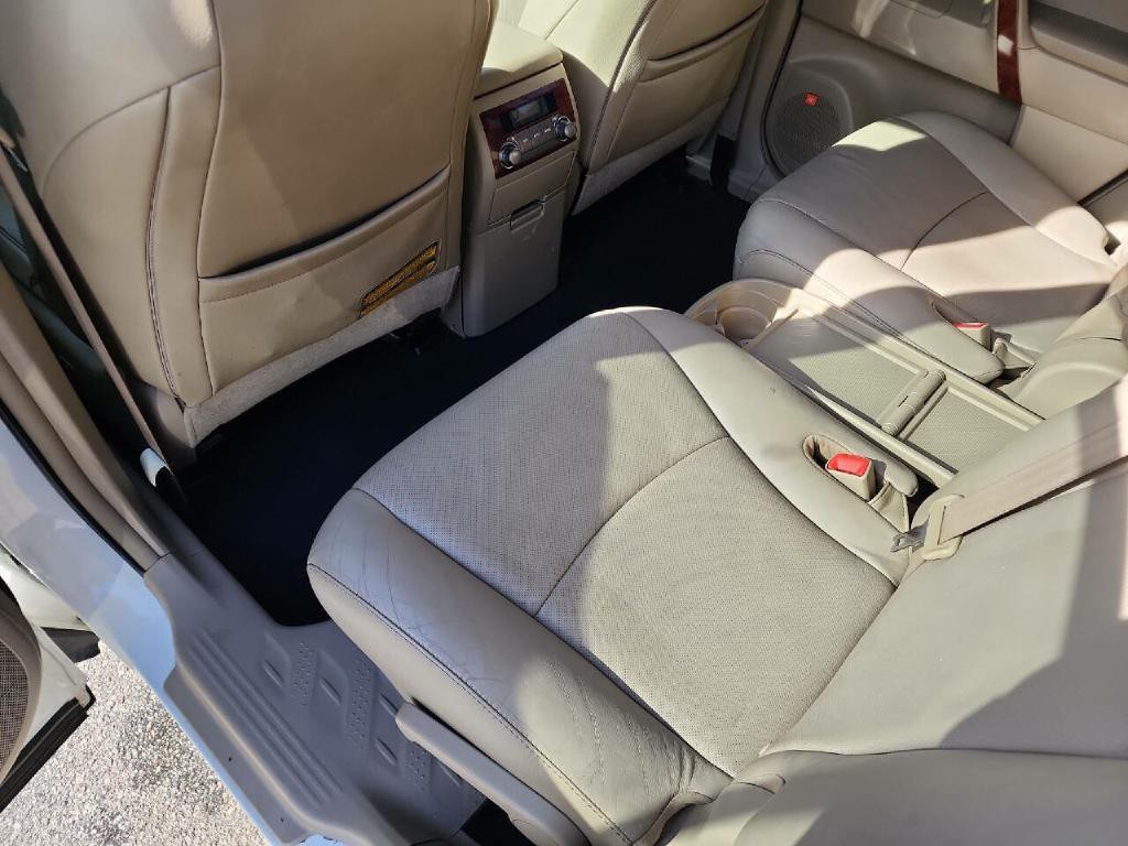 2011 Toyota Highlander Image 17