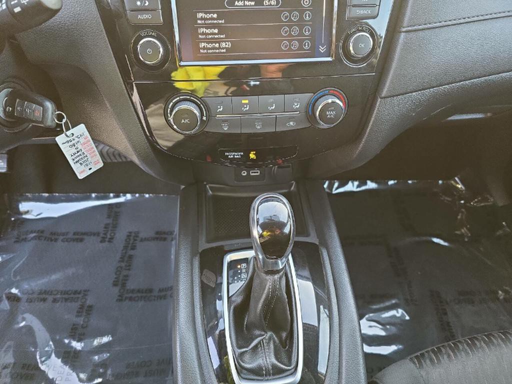 2018 Nissan Rogue Image 15