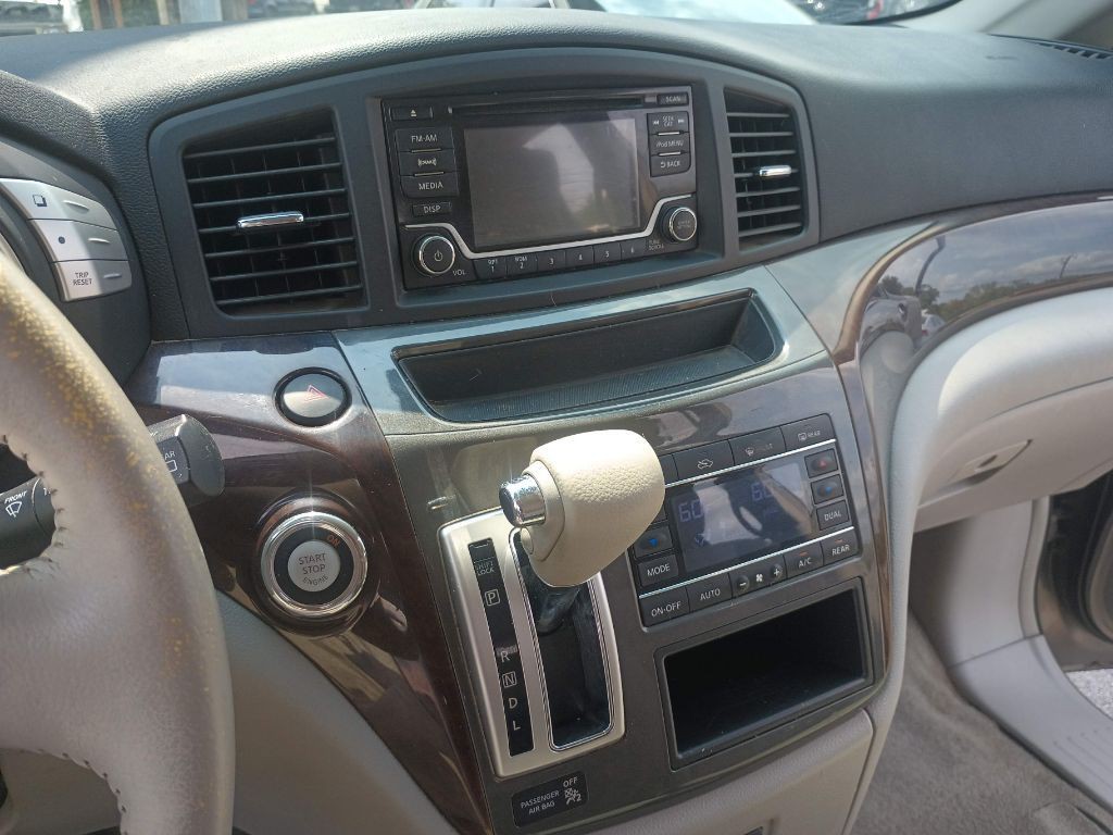 2015 Nissan Quest Image 9