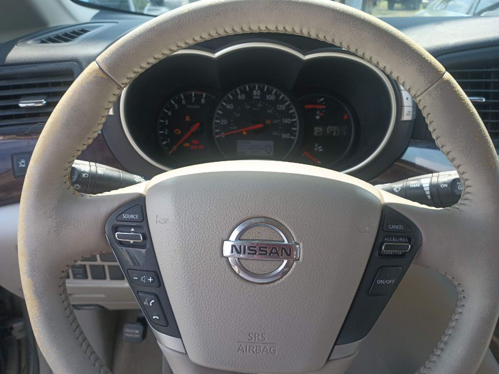 2015 Nissan Quest Image 10