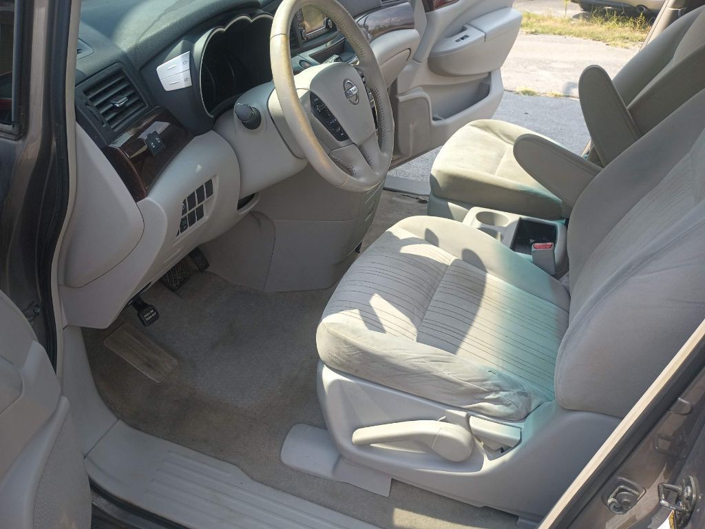 2015 Nissan Quest Image 11