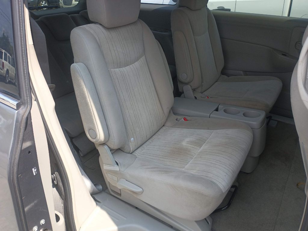 2015 Nissan Quest Image 13