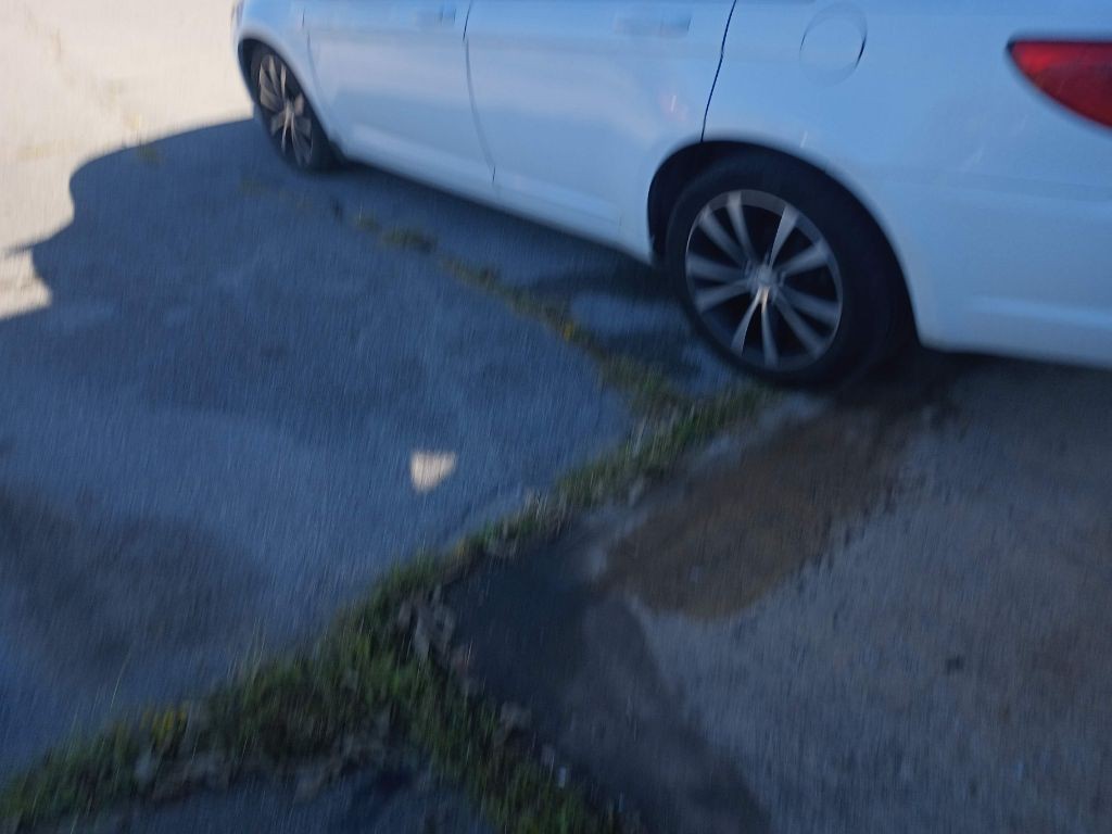 2011 Chrysler 200 Image 3