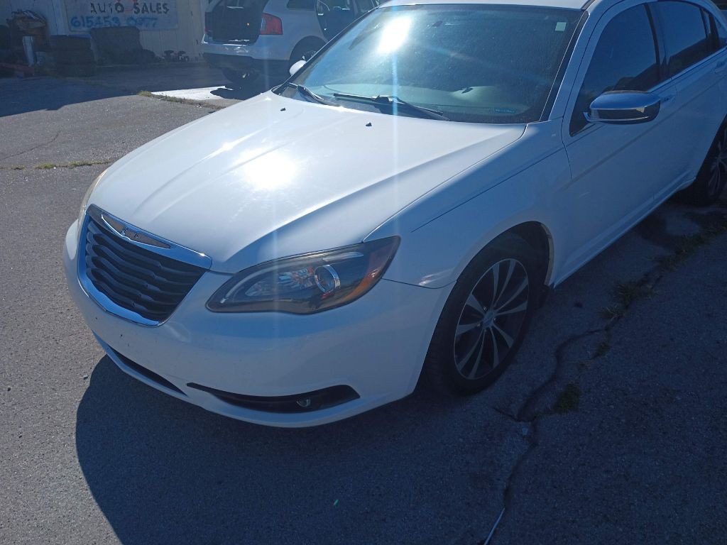 2011 Chrysler 200 Image 4