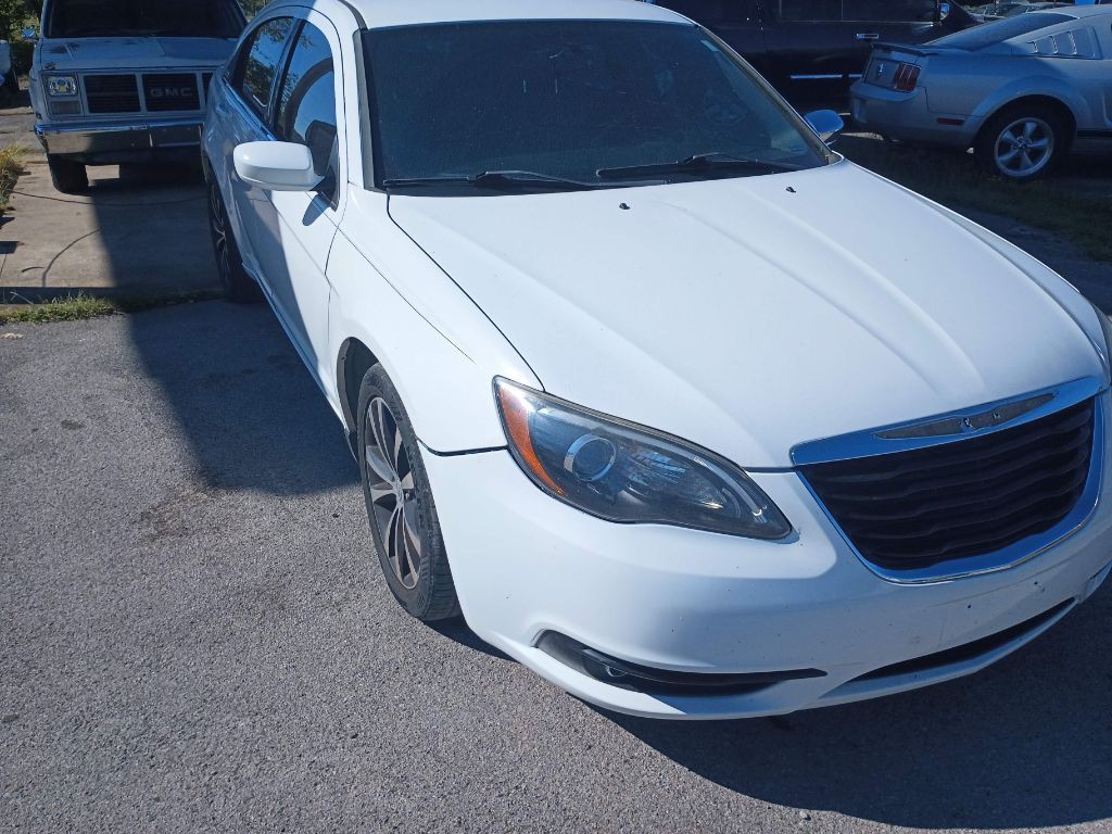 2011 Chrysler 200 Image 5