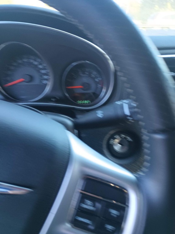 2011 Chrysler 200 Image 6