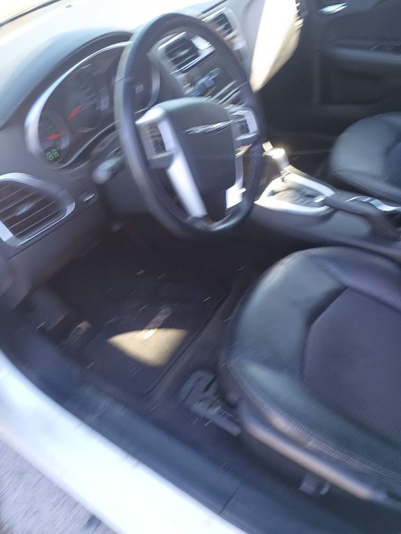 2011 Chrysler 200 Image 8