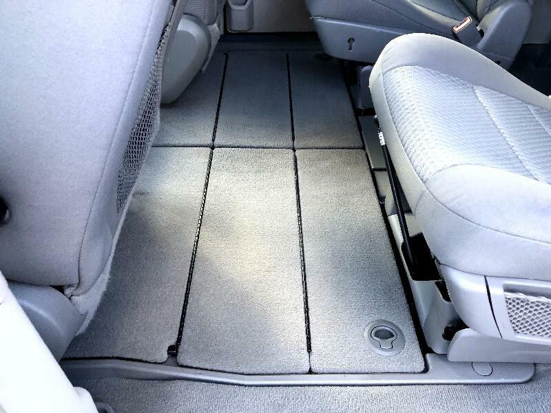 2010 Chrysler Town & Country Image 23