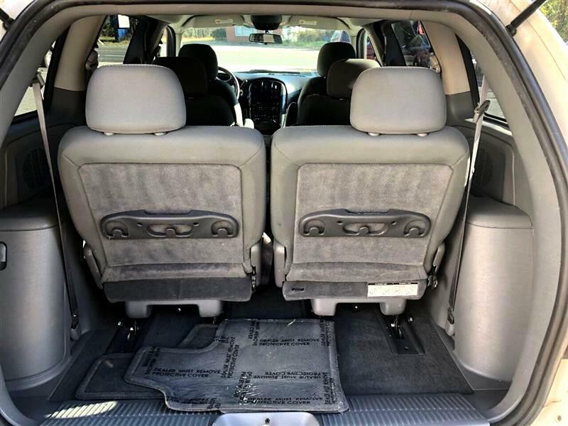 2005 Dodge Ram Van Image 10