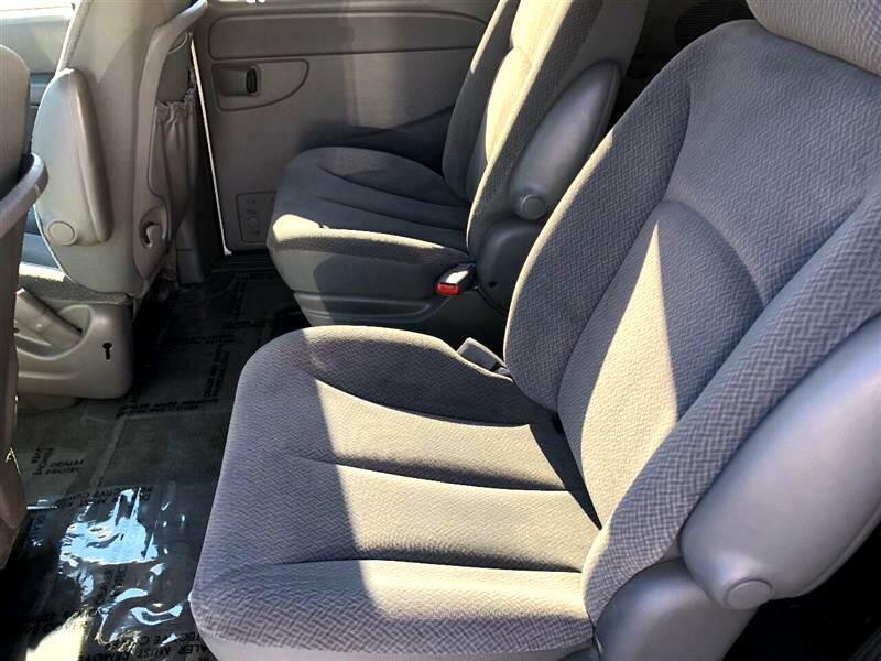 2005 Dodge Ram Van Image 22