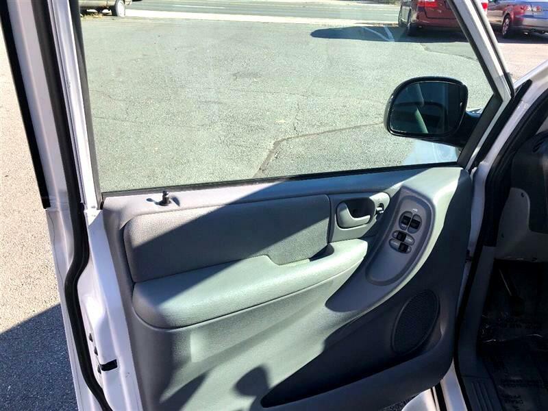 2005 Dodge Ram Van Image 26
