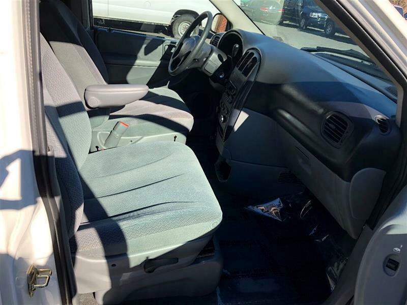 2005 Dodge Ram Van Image 32