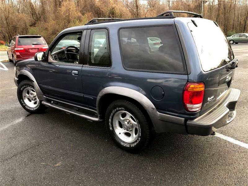 2000 Ford Explorer Image 9
