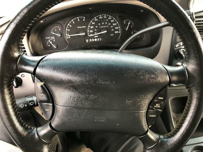 2000 Ford Explorer Image 31