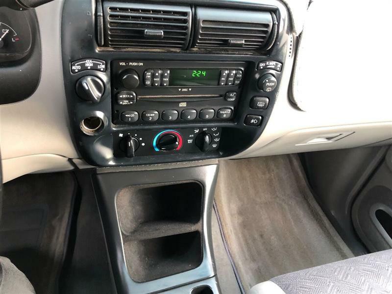 2000 Ford Explorer Image 32
