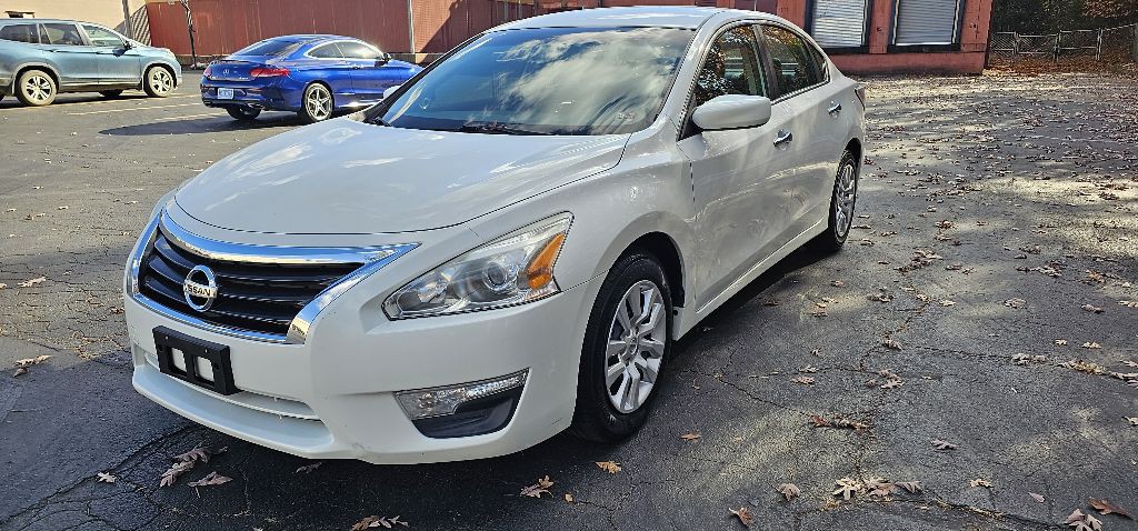 2015 Nissan Altima Image 1