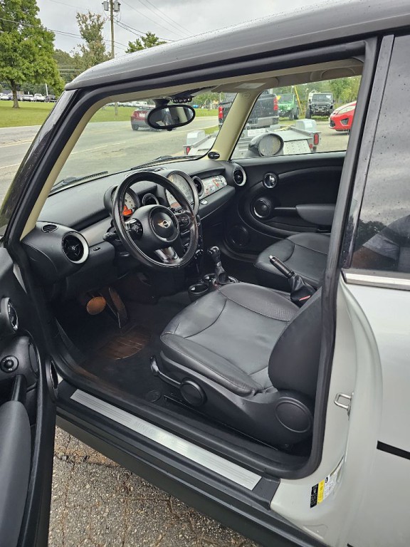 2011 MINI Cooper Image 7