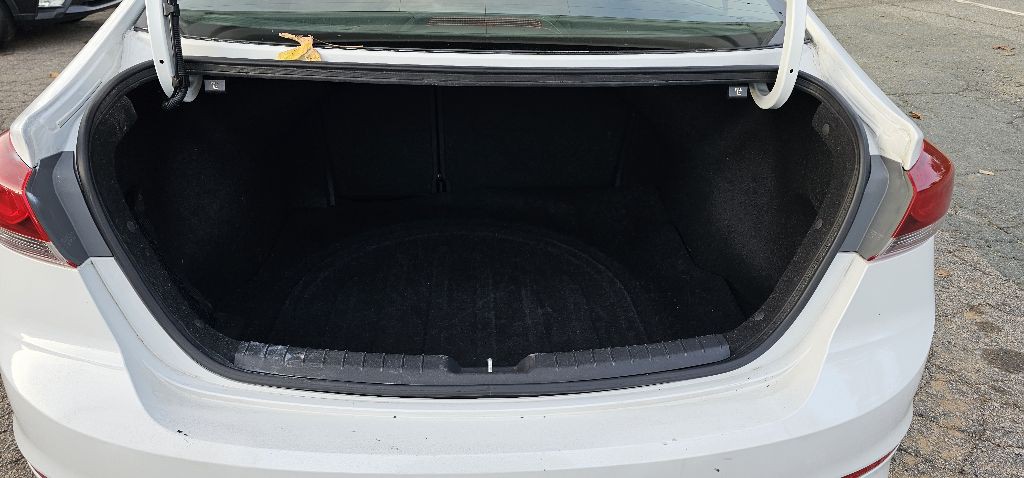 2018 Hyundai Elantra Image 6