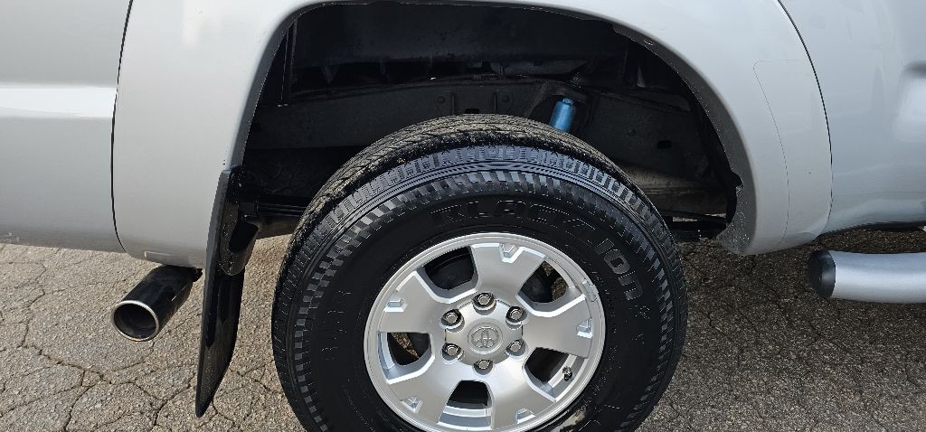 2006 Toyota Tacoma Image 2