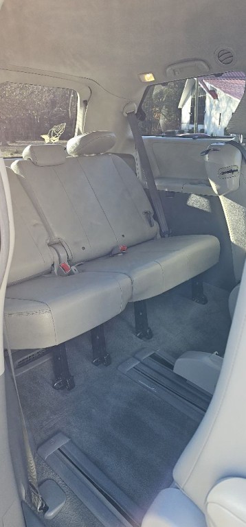 2014 Toyota Sienna Image 3