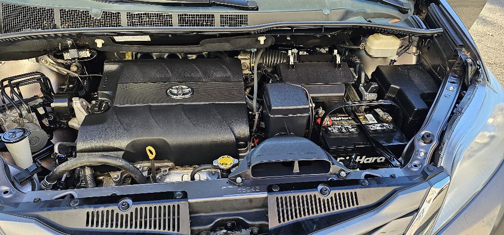 2014 Toyota Sienna Image 9