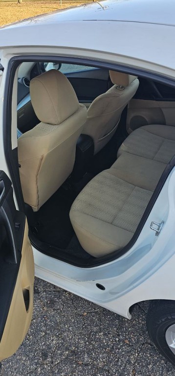 2011 Mazda Mazda3 Image 2