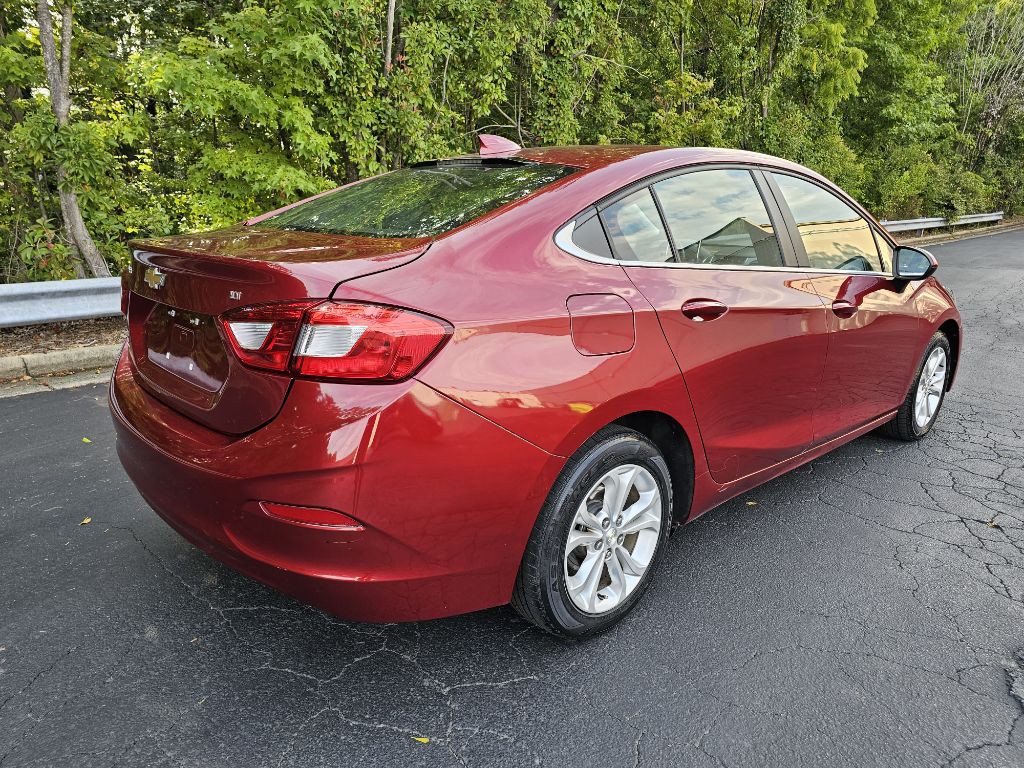 2019 Chevrolet Cruze Image 2