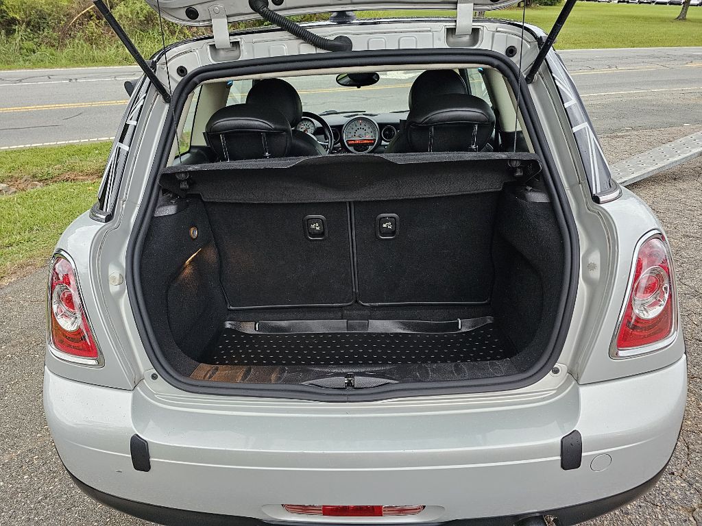2011 MINI Cooper Image 8