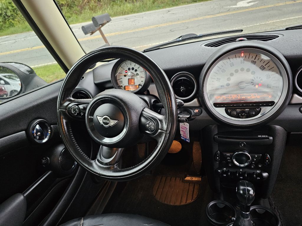 2011 MINI Cooper Image 12