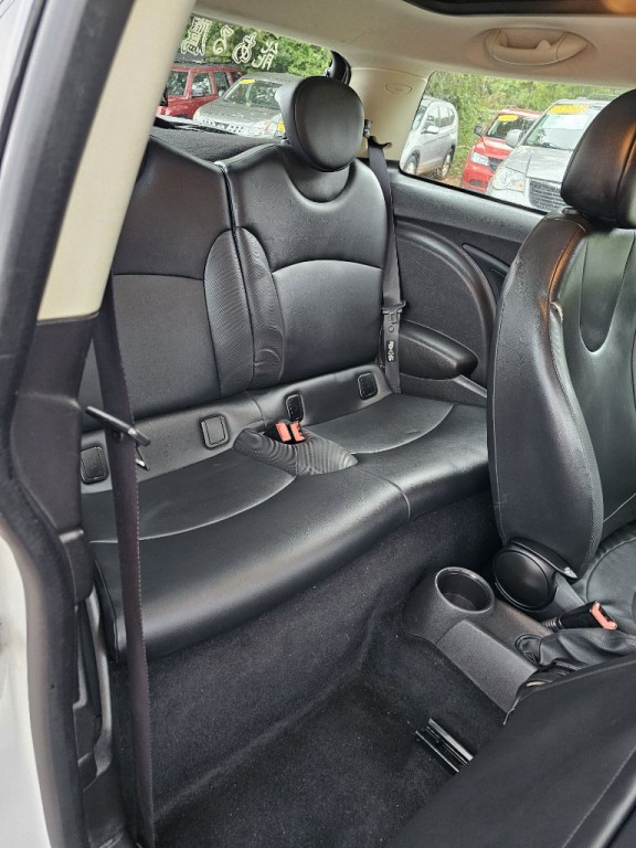 2011 MINI Cooper Image 20