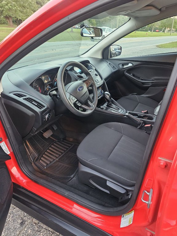 2016 Ford Focus Image 9