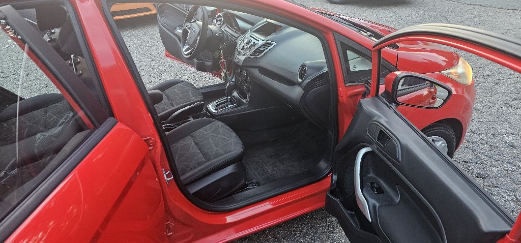 2012 Ford Fiesta Image 2
