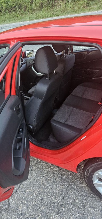 2012 Ford Fiesta Image 5