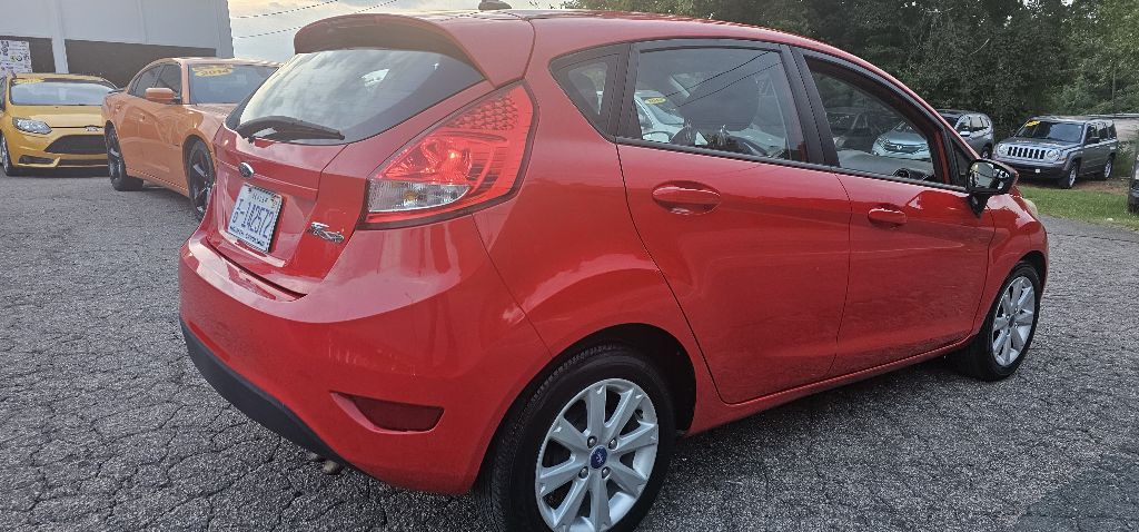 2012 Ford Fiesta Image 8