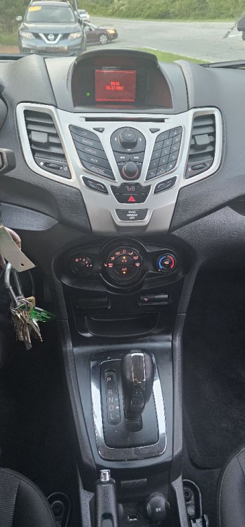 2012 Ford Fiesta Image 10