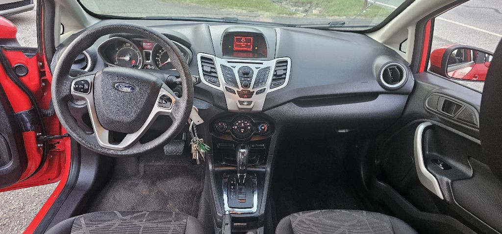 2012 Ford Fiesta Image 12