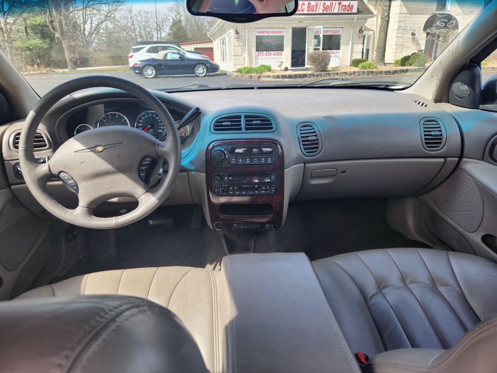 2002 Chrysler Concorde Image 7