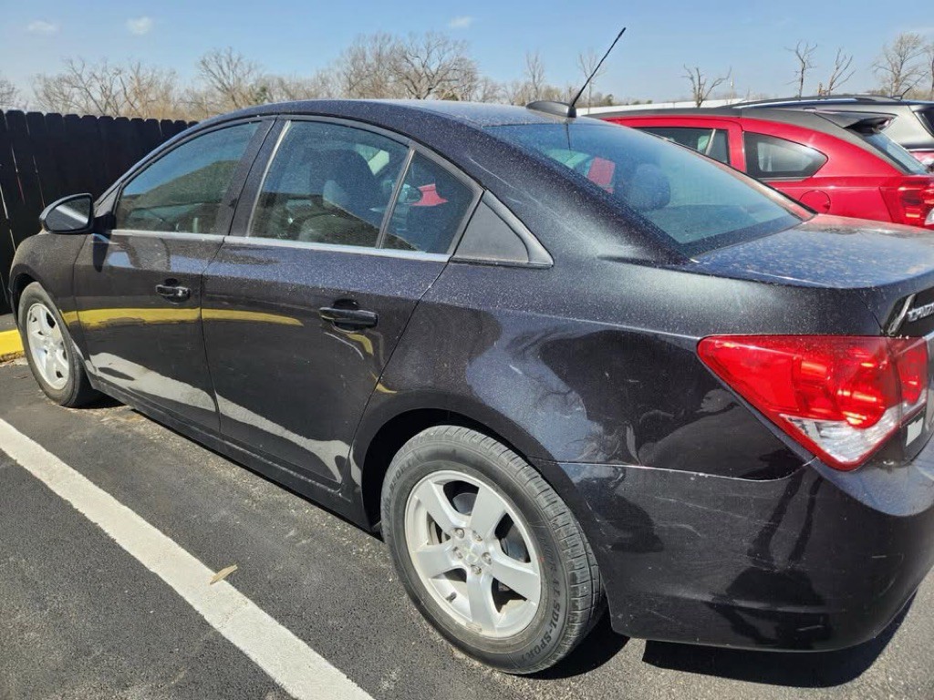2015 Chevrolet Cruze Image 2
